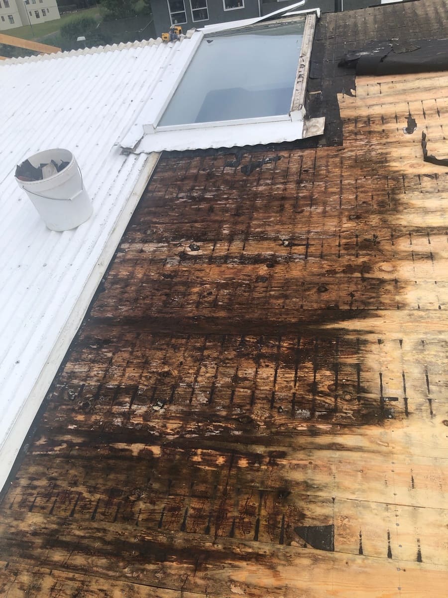 Migla í þaki vegna galla á loftflæði